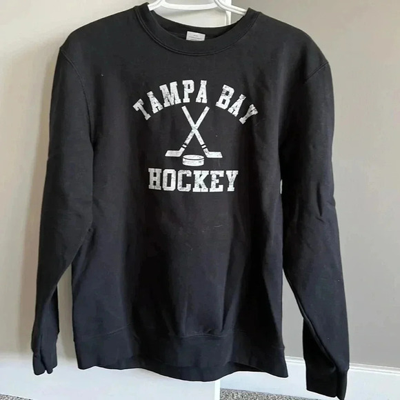 NWT  Sweatshirt - Picture 1 of 2